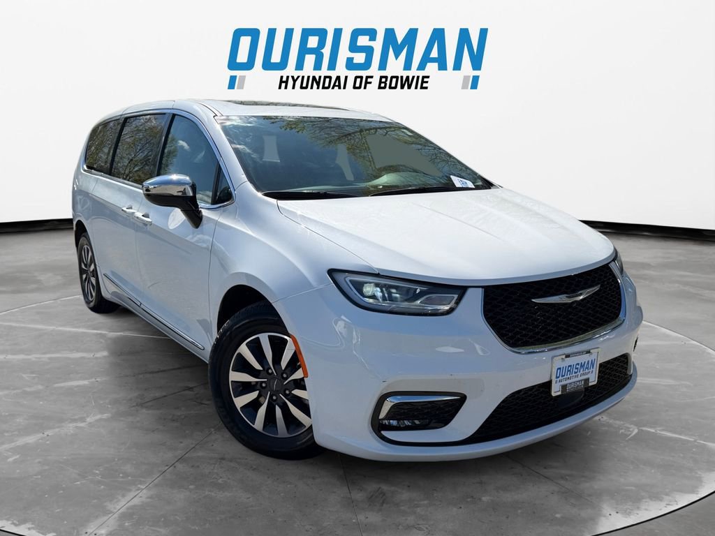 Used 2023 Chrysler Pacifica Limited image 1