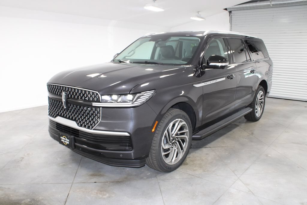 New 2027 Lincoln Navigator L Premier RWD image 3