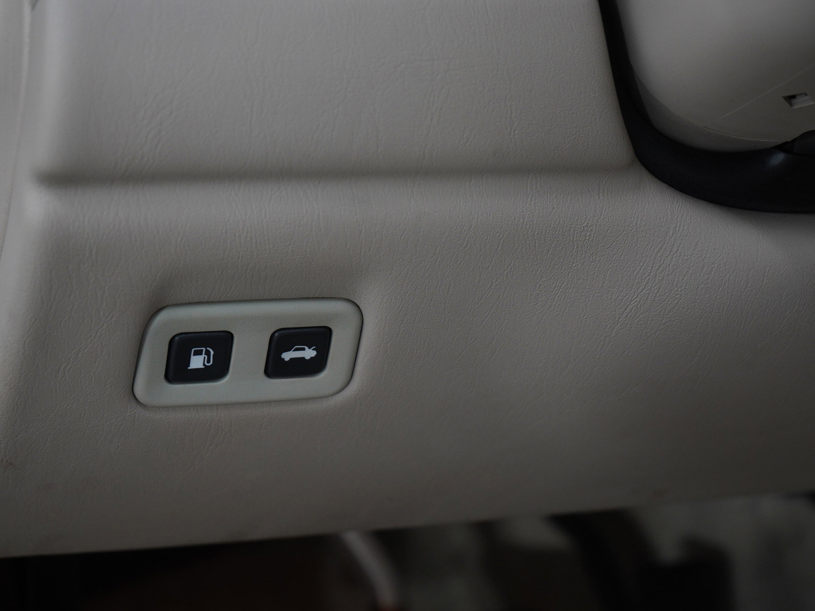 Used 2005 Cadillac XLR image 30