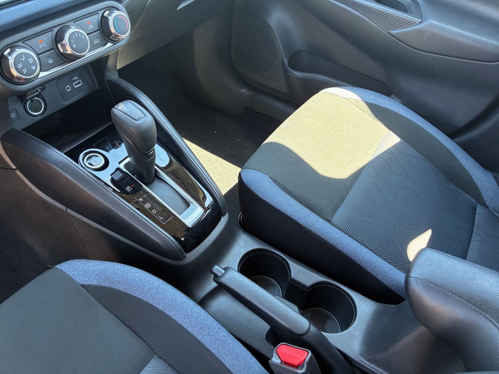 Used 2025 Nissan Versa SV FWD image 39