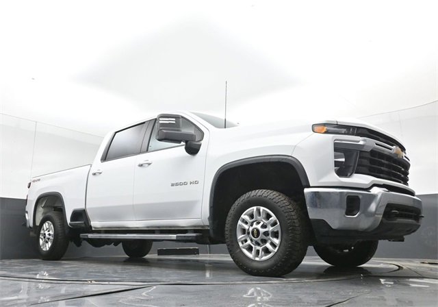 Used 2024 Chevrolet Silverado 2500 LT image 40