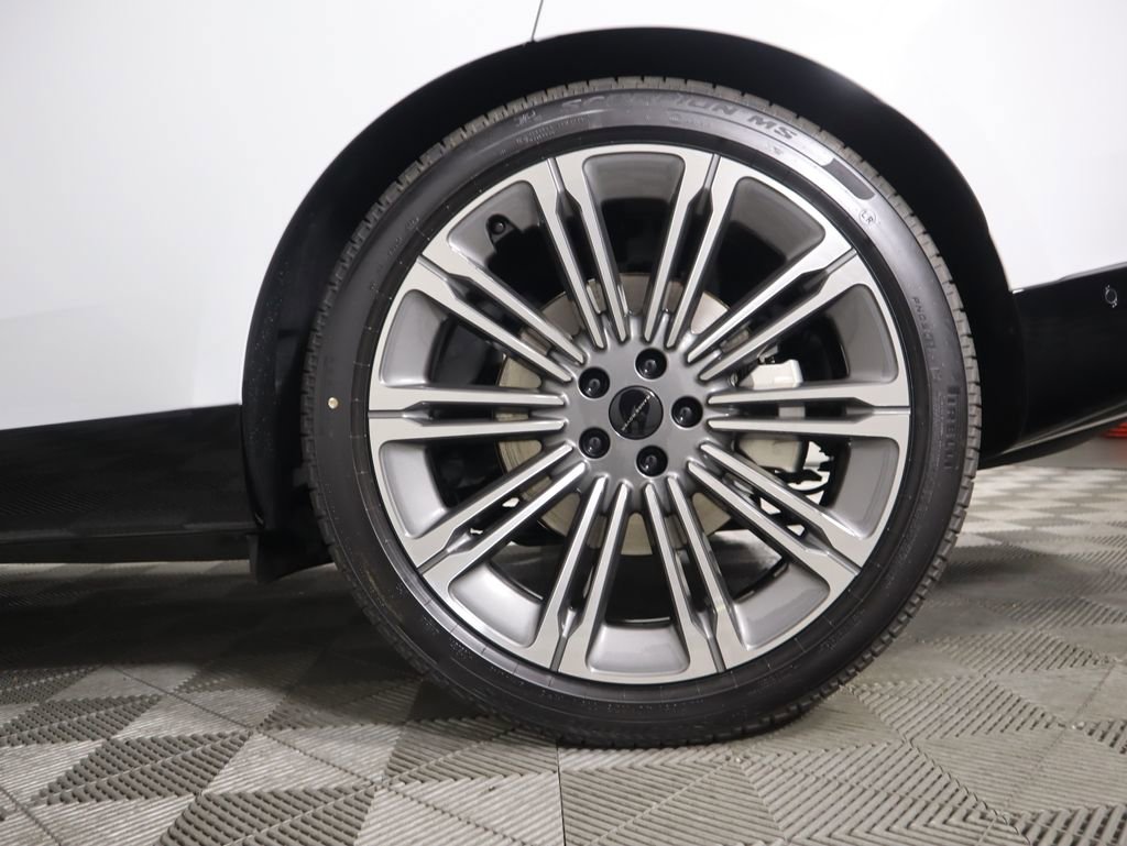 New 2026 Land Rover Range Rover SE image 32