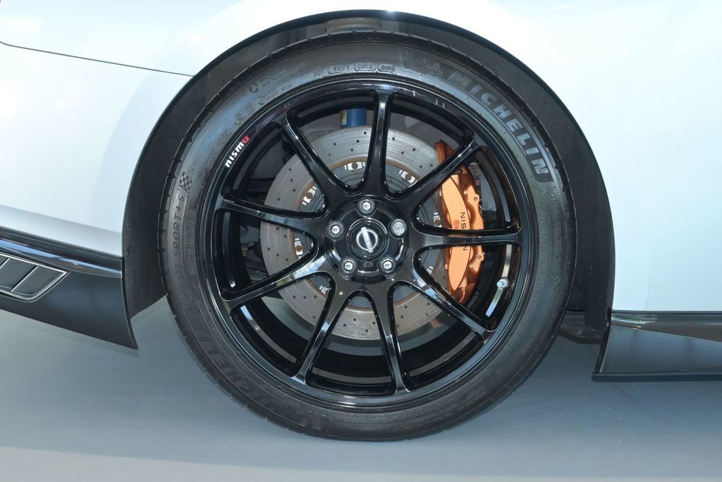 Used 2023 Nissan GT-R Premium w/ Floor Mat Package AWD/4WD image 16