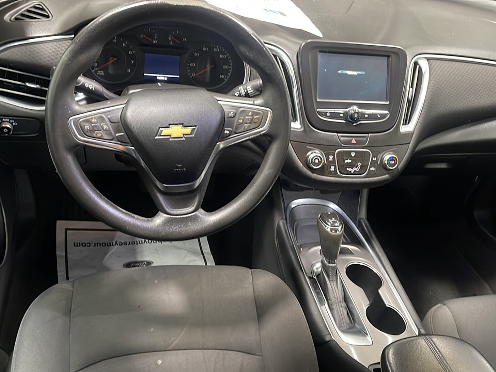 Used 2018 Chevrolet Malibu LT FWD image 3