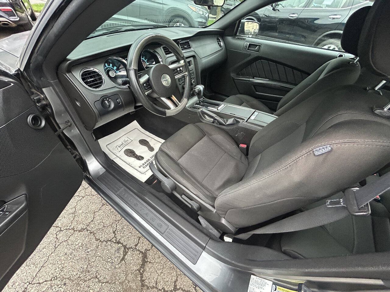 Used 2010 Ford Mustang Coupe RWD image 6