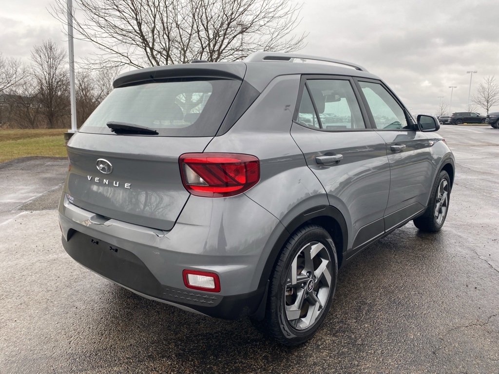 Used 2023 Hyundai Venue SEL image 3