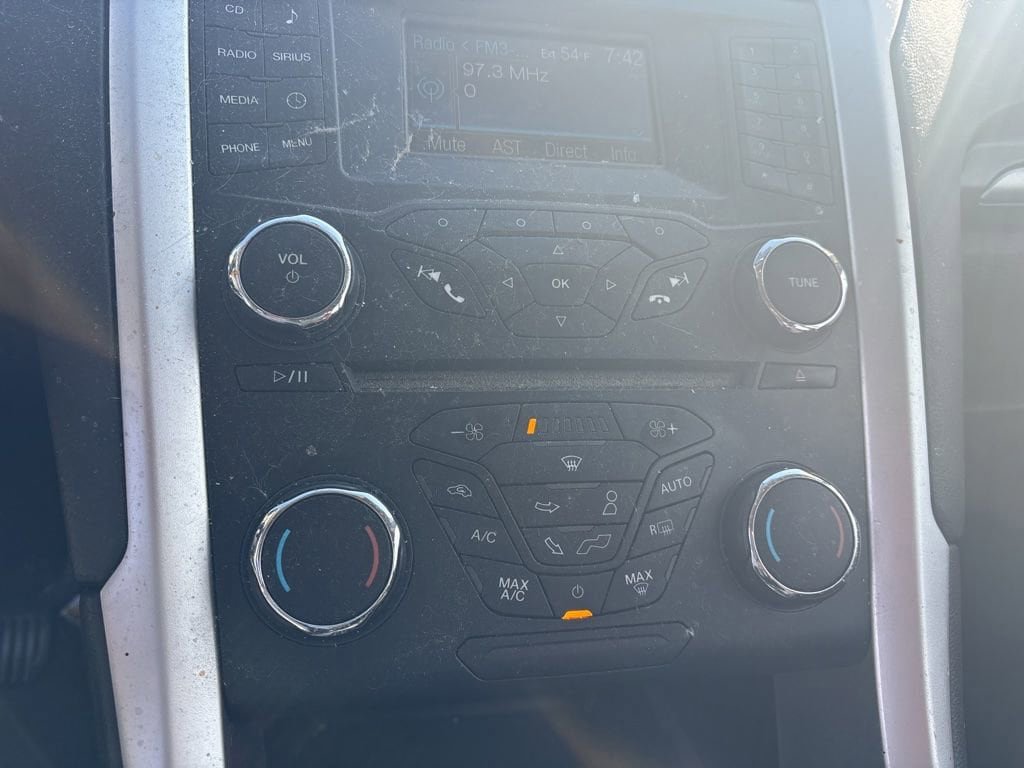 Used 2014 Ford Fusion SE FWD image 12