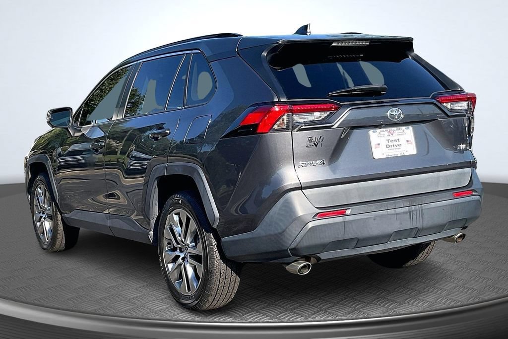 Used 2020 Toyota RAV4 XLE Premium FWD image 5