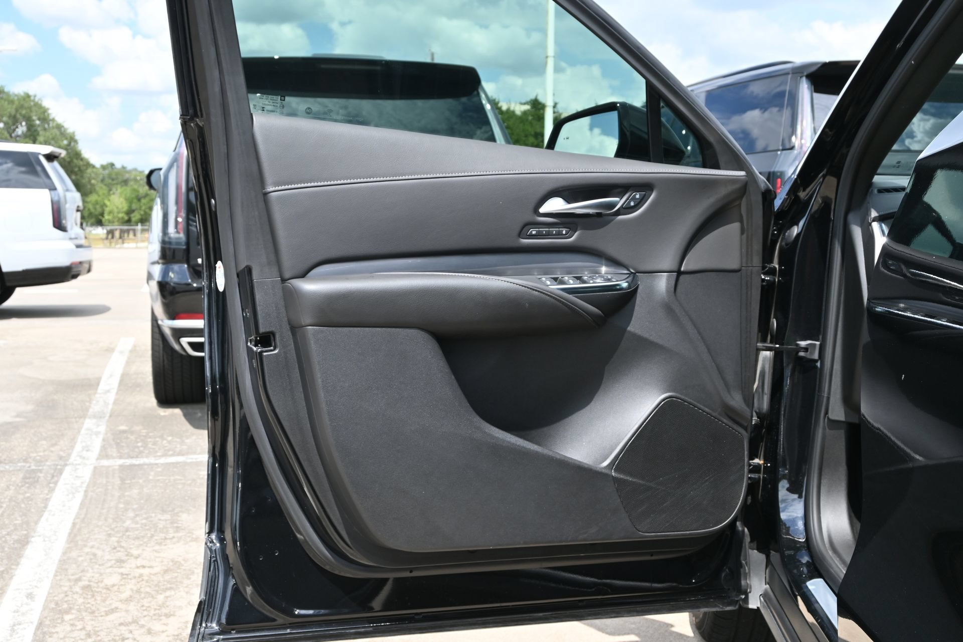 Certified 2024 Cadillac XT4 Premium Luxury w/ Cold Weather Package FWD image 15