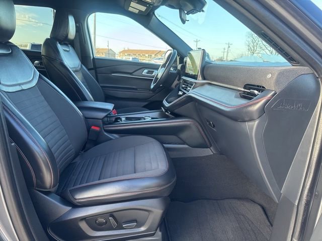 Used 2025 Ford Explorer ST-Line w/ ST-Line Street Pack image 20