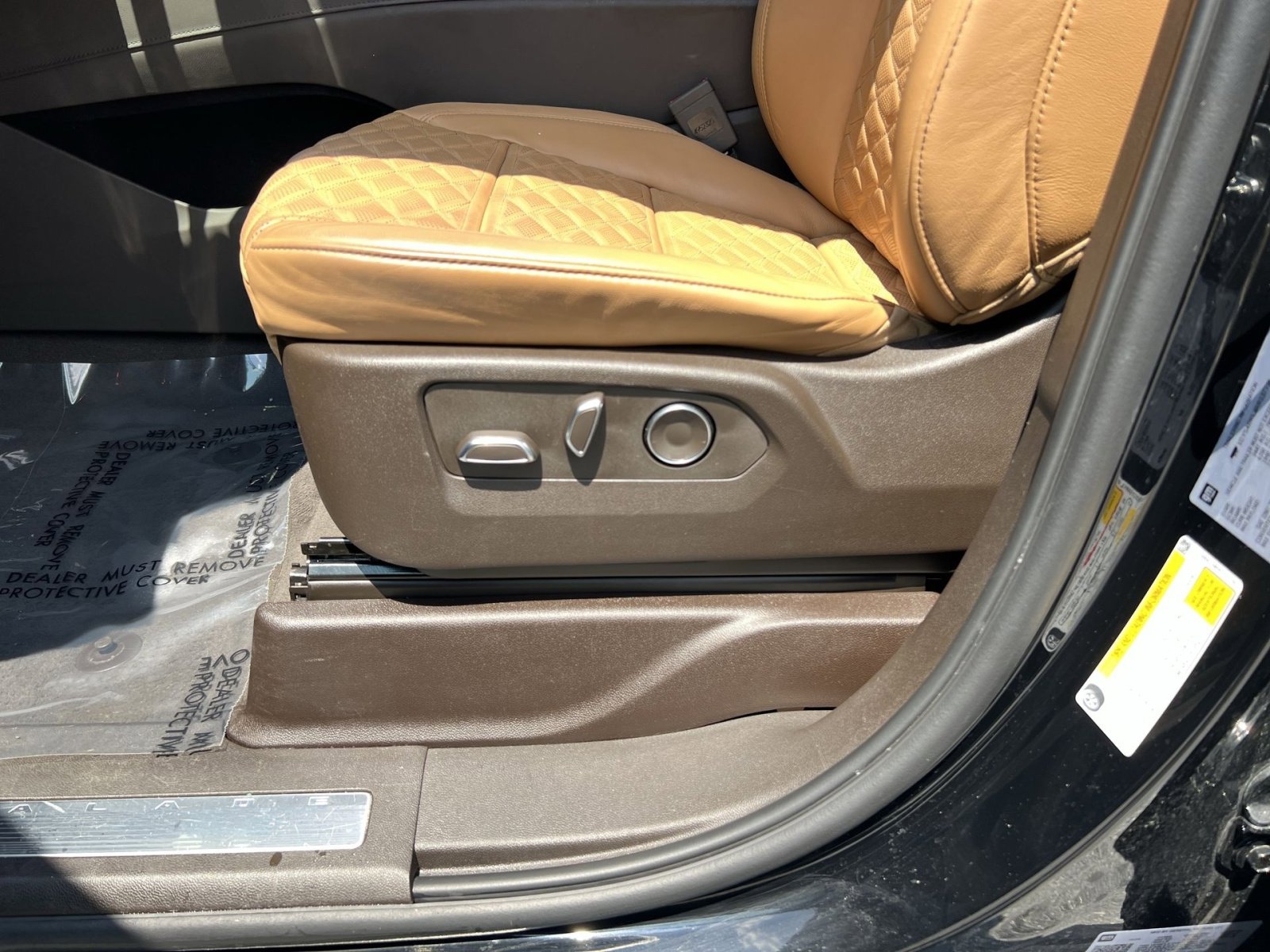 Used 2024 Cadillac Escalade Premium Luxury w/ Performance Package AWD/4WD image 14