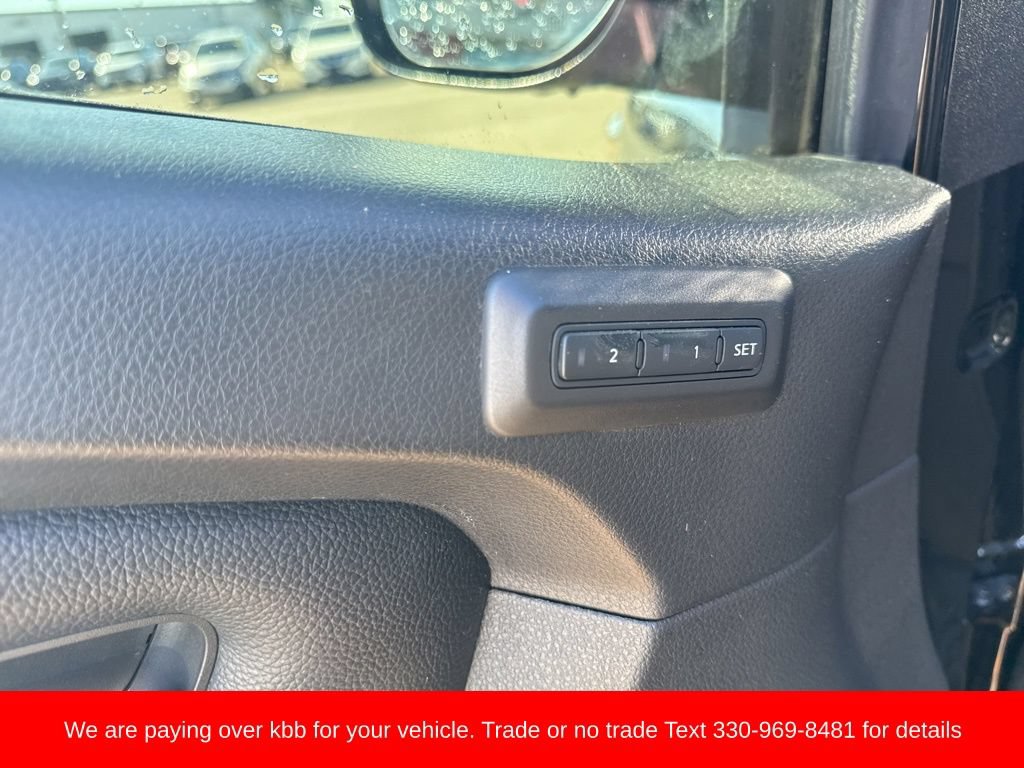 Used 2019 Nissan Titan SL w/ Midnight Edition AWD/4WD image 17