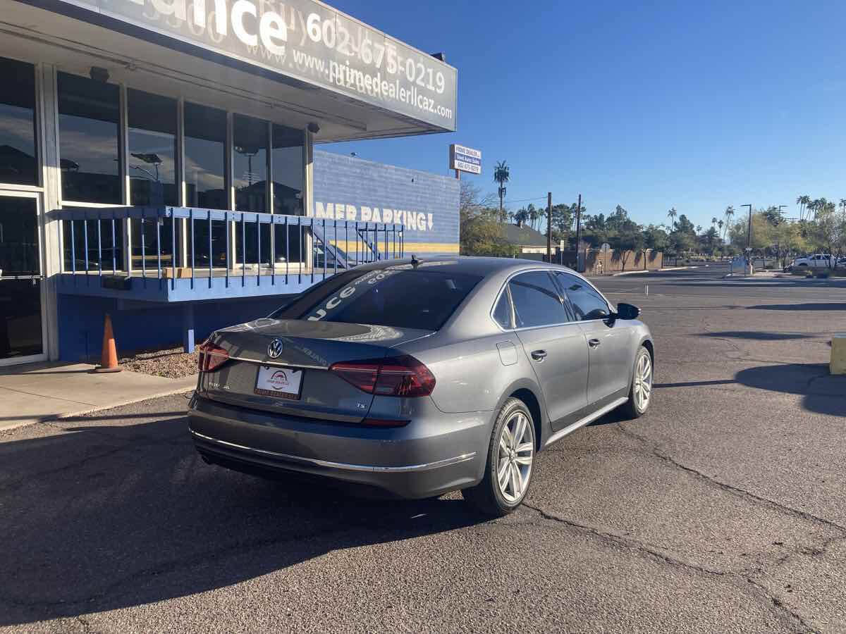 Used 2017 Volkswagen Passat 1.8T SEL Premium image 3