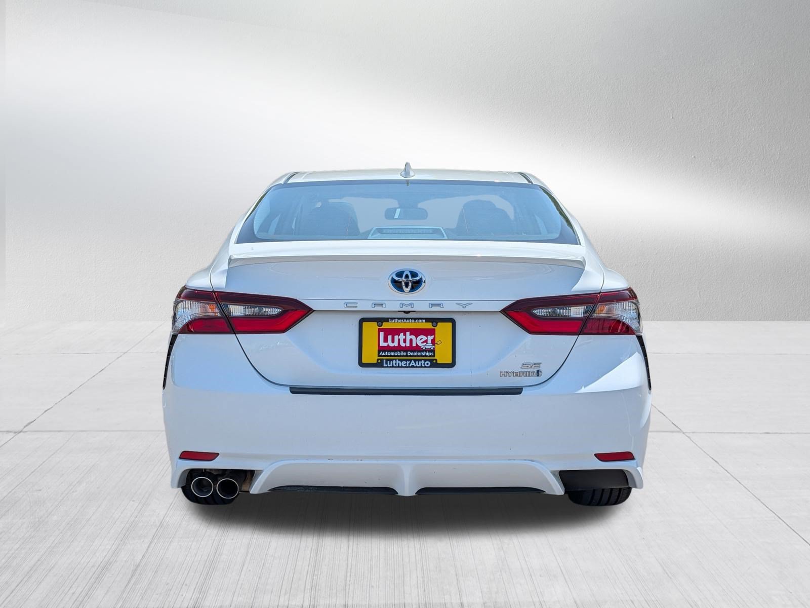 Used 2022 Toyota Camry SE w/ Audio Upgrade Package FWD image 6