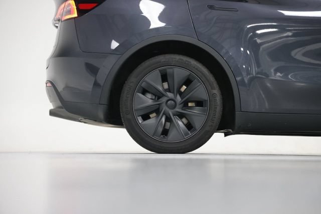 Used 2025 Tesla Model Y Long Range AWD/4WD image 19