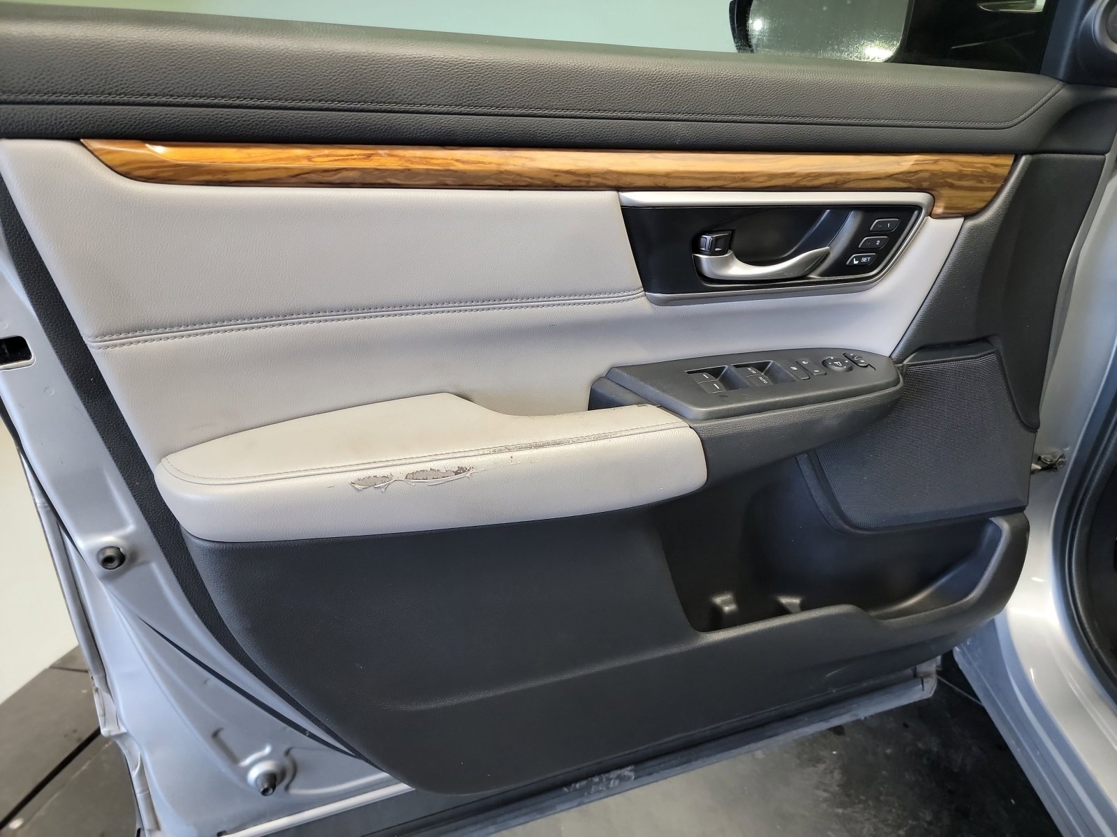 Used 2018 Honda CR-V Touring image 13