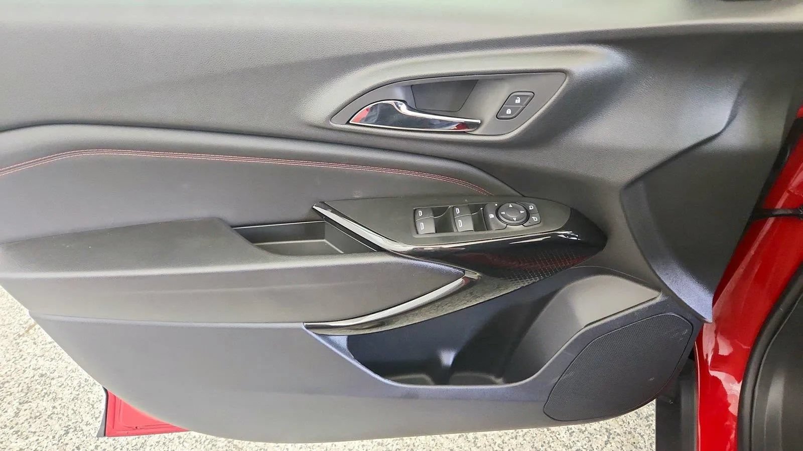 New 2026 Chevrolet Trax RS w/ Driver Confidence Package FWD image 24