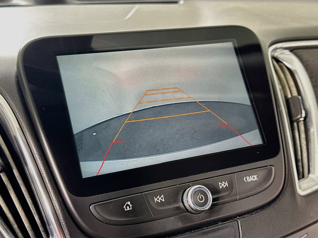 Used 2017 Chevrolet Malibu LT FWD image 10