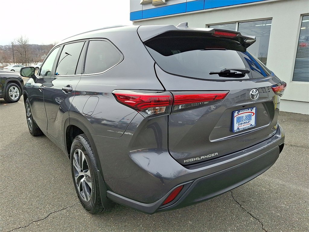 Used 2023 Toyota Highlander XLE image 22