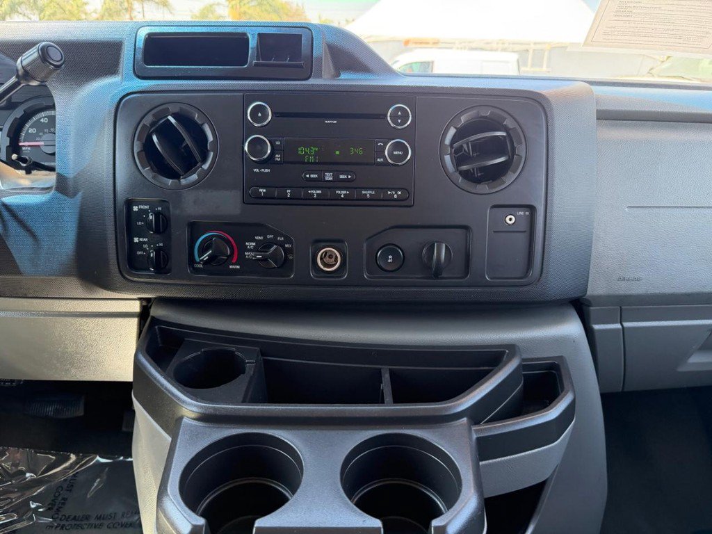 Used 2009 Ford E-350 and Econoline 350 Super Duty Wagon RWD image 25