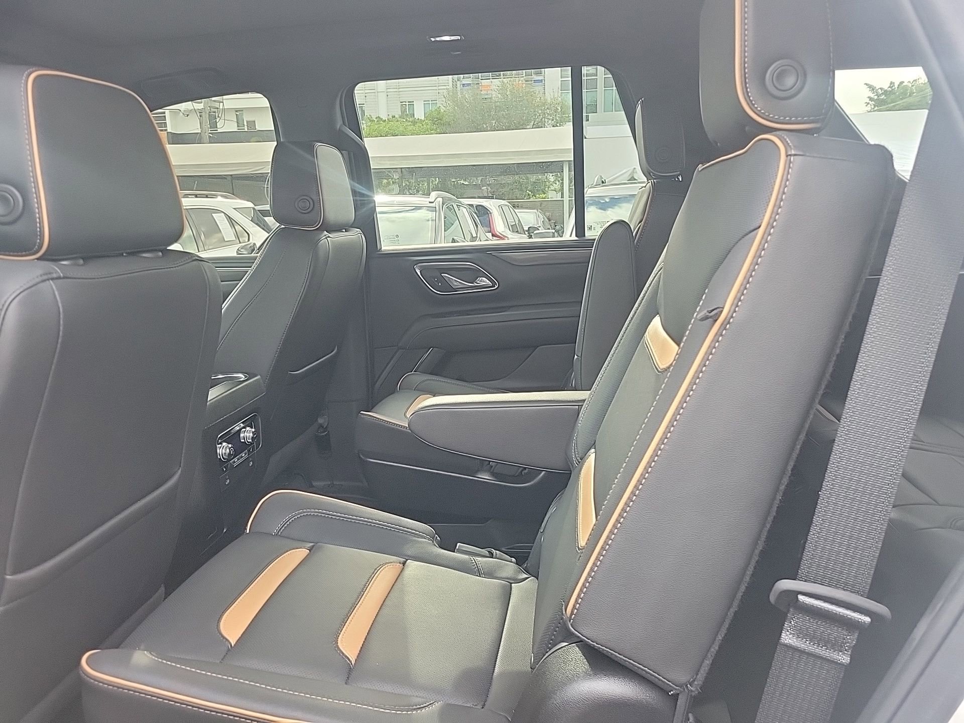 Used 2024 GMC Yukon AT4 w/ Technology Package image 30