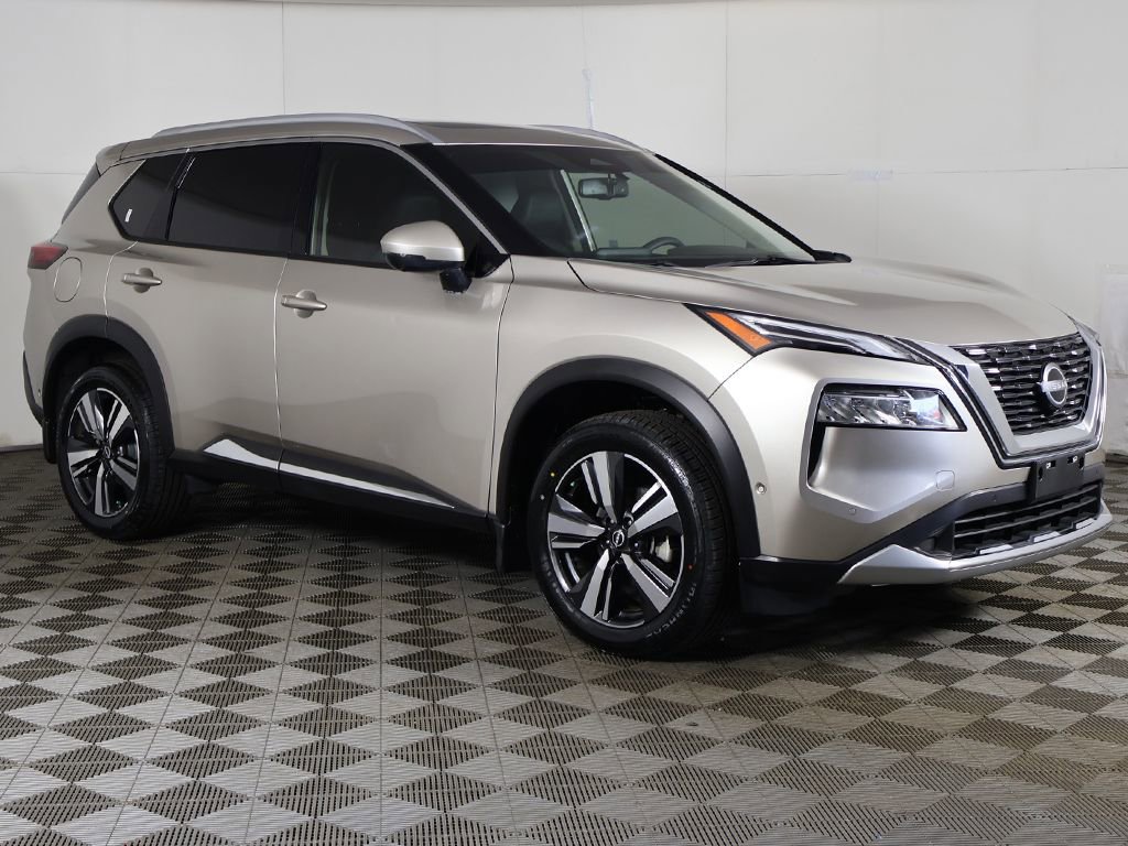 Used 2023 Nissan Rogue Platinum image 2