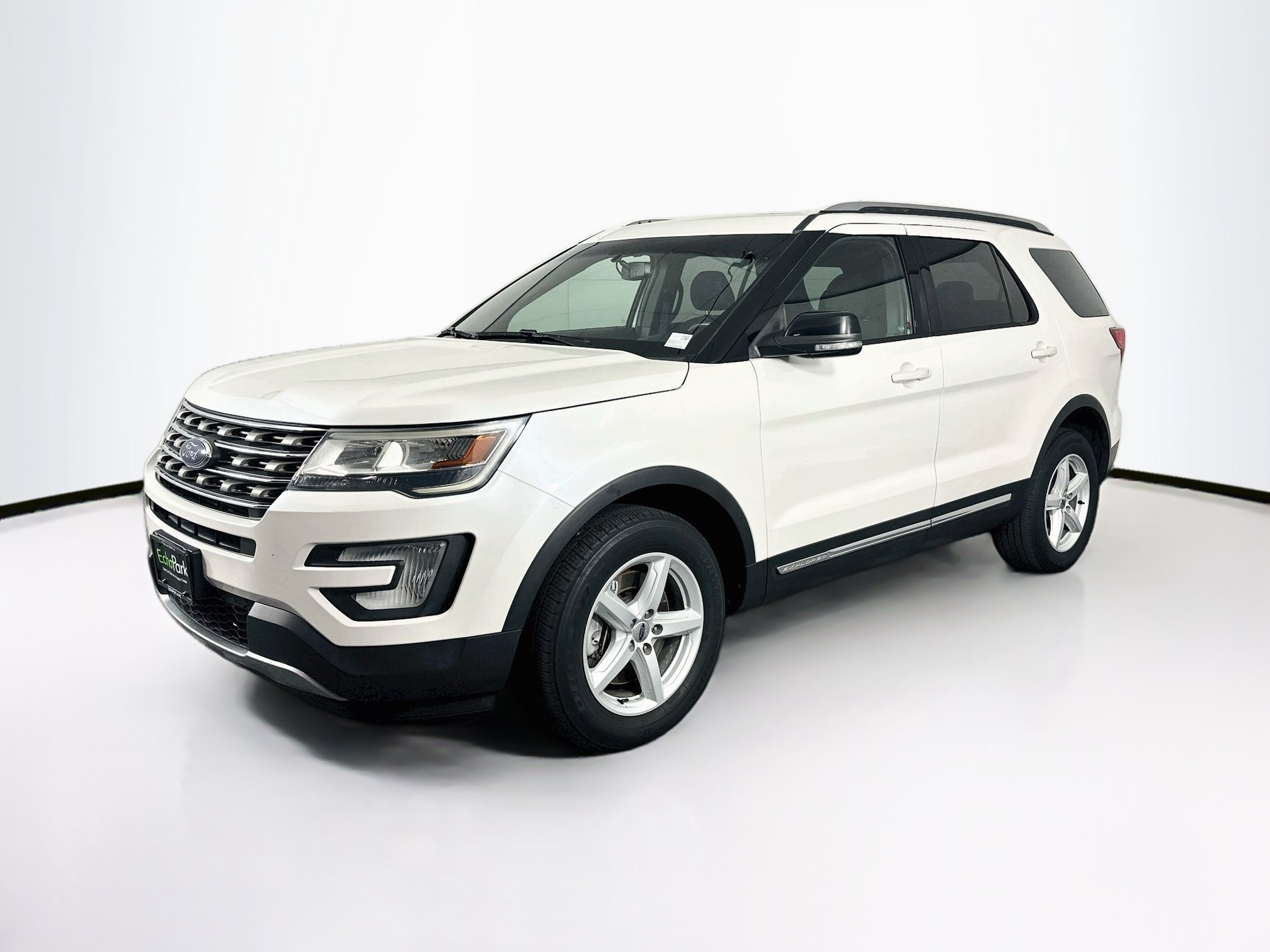 Used 2016 Ford Explorer XLT w/ Equipment Group 201A AWD/4WD image 3