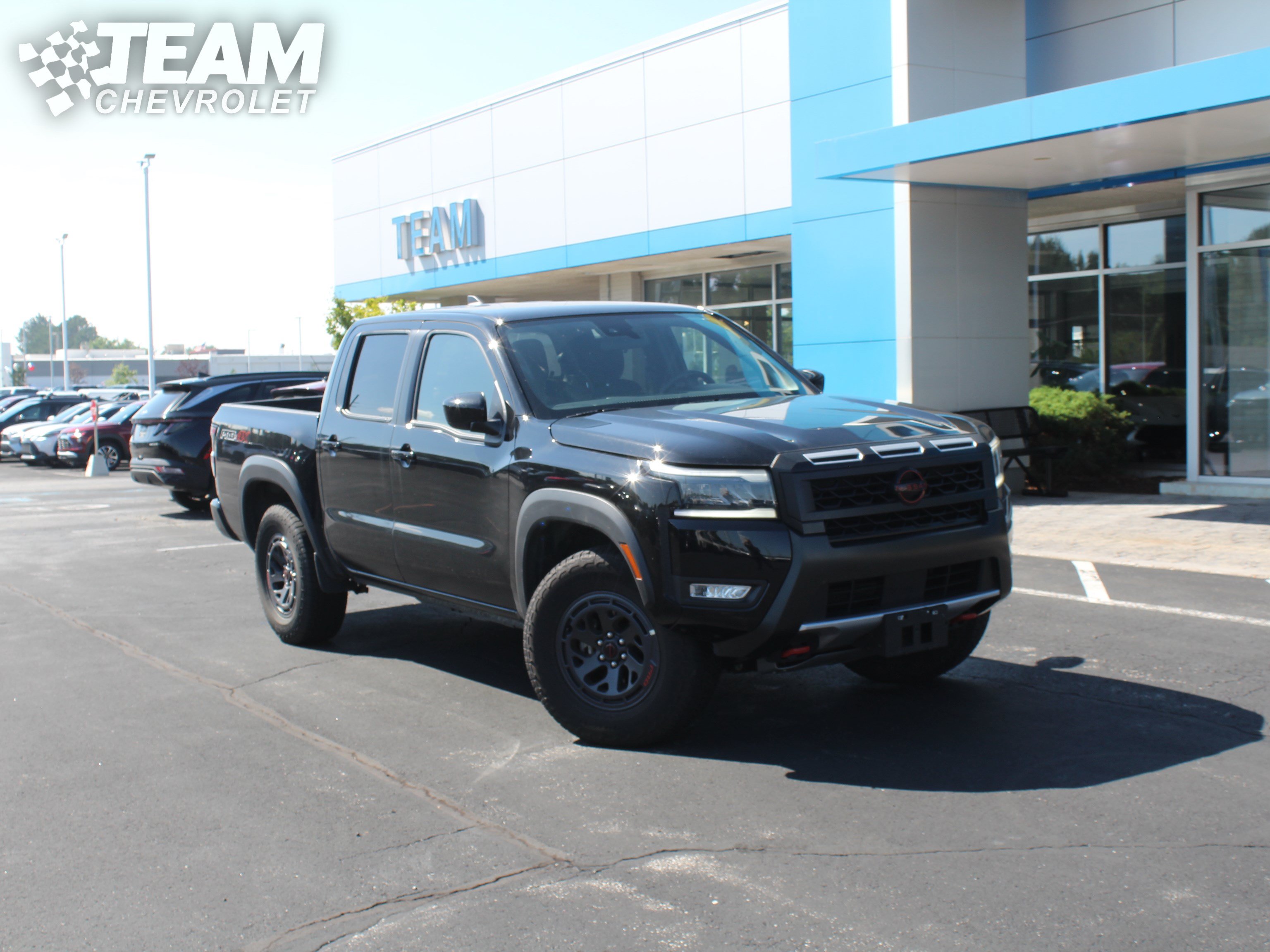 Used 2026 Nissan Frontier PRO-4X AWD/4WD image 2