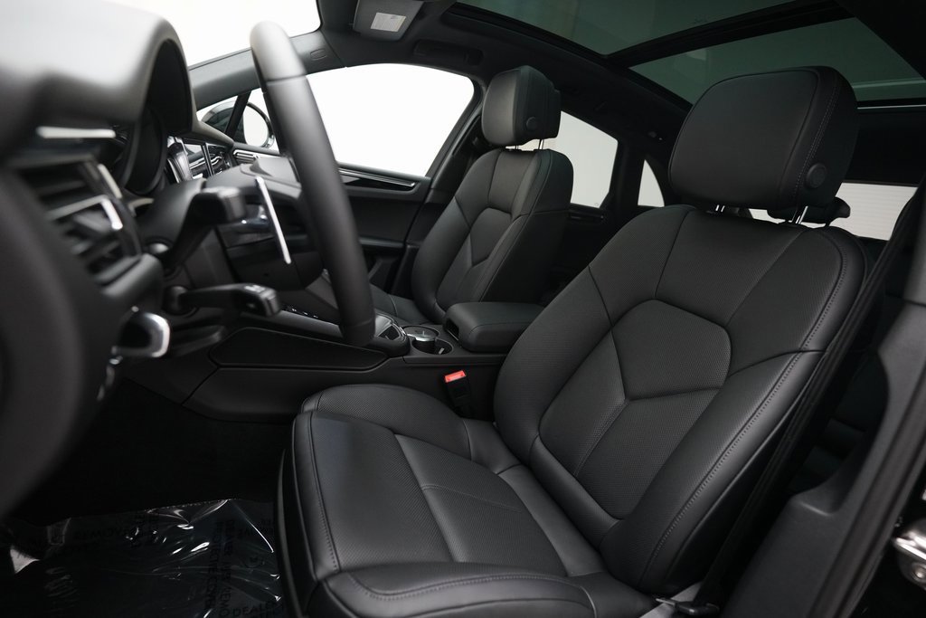 Used 2025 Porsche Macan image 5