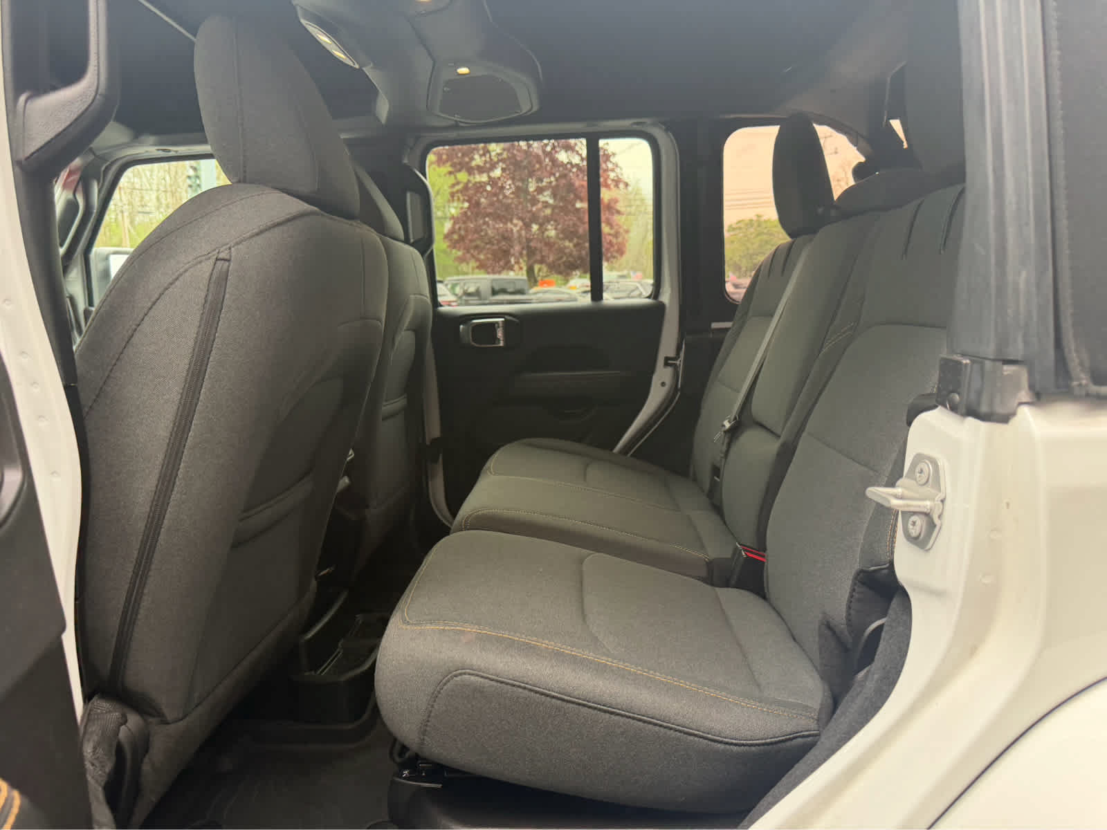 Used 2024 Jeep Wrangler Unlimited Sahara AWD/4WD image 16