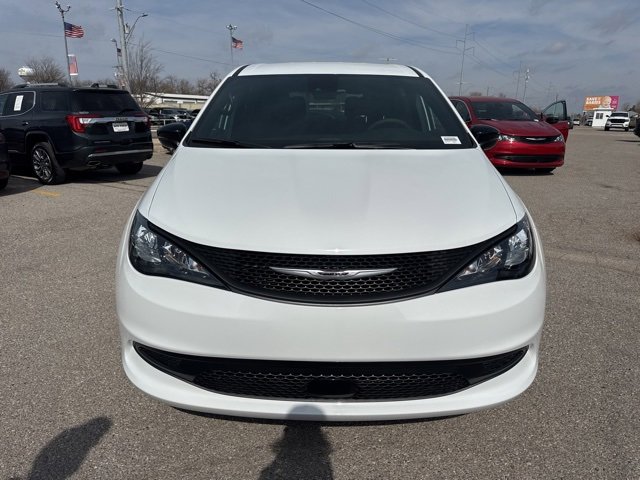 New 2026 Chrysler Voyager LX image 2