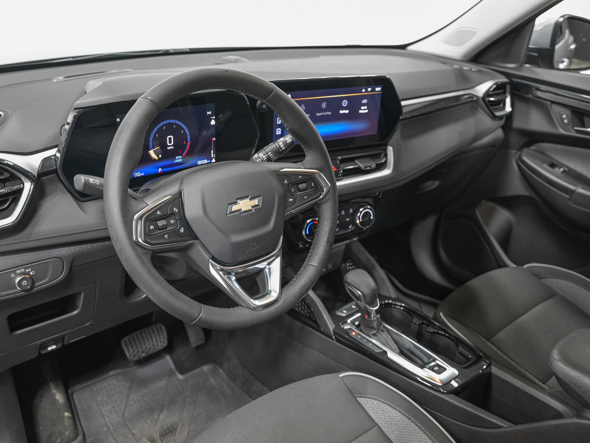 Used 2024 Chevrolet TrailBlazer LT w/ LT Cold Weather Package FWD image 14