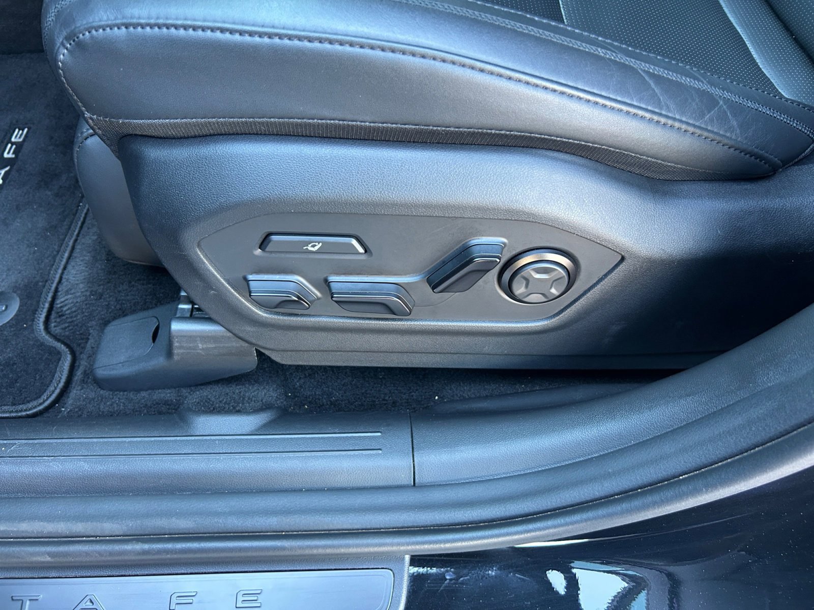 Certified 2025 Hyundai Santa Fe Calligraphy FWD image 14