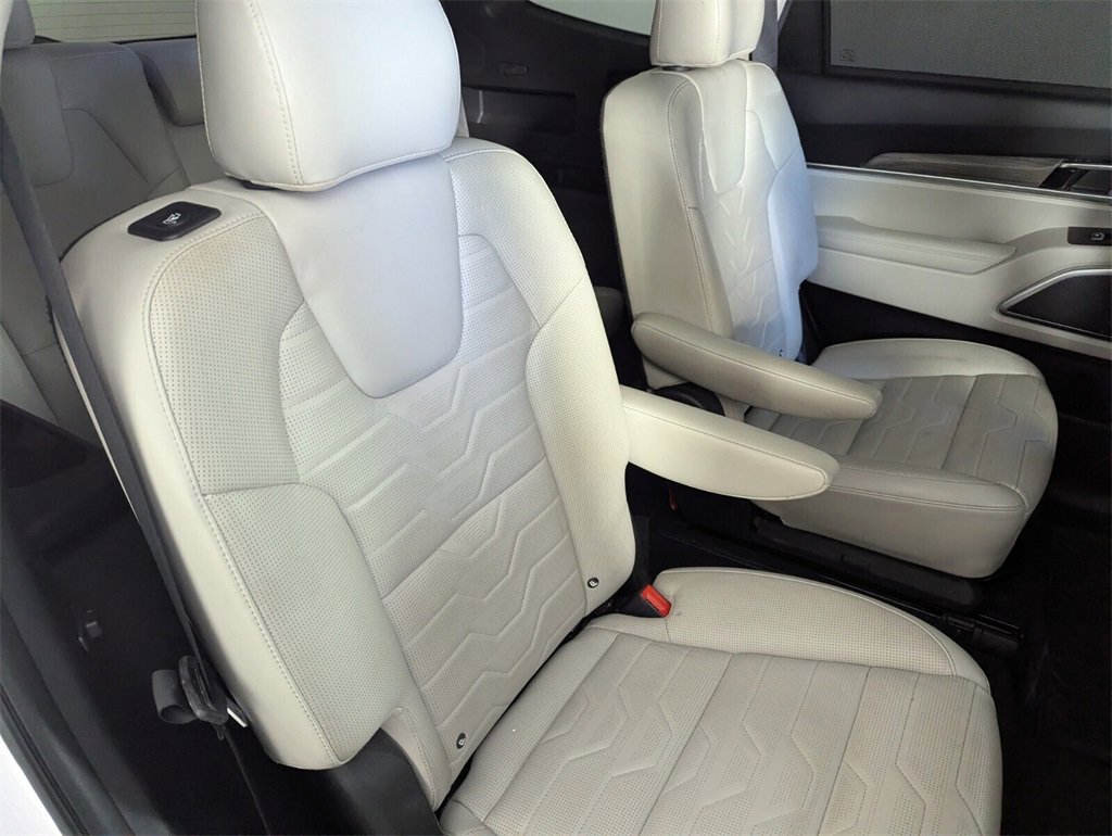 Used 2022 Kia Telluride SX w/ SX Prestige Package image 36