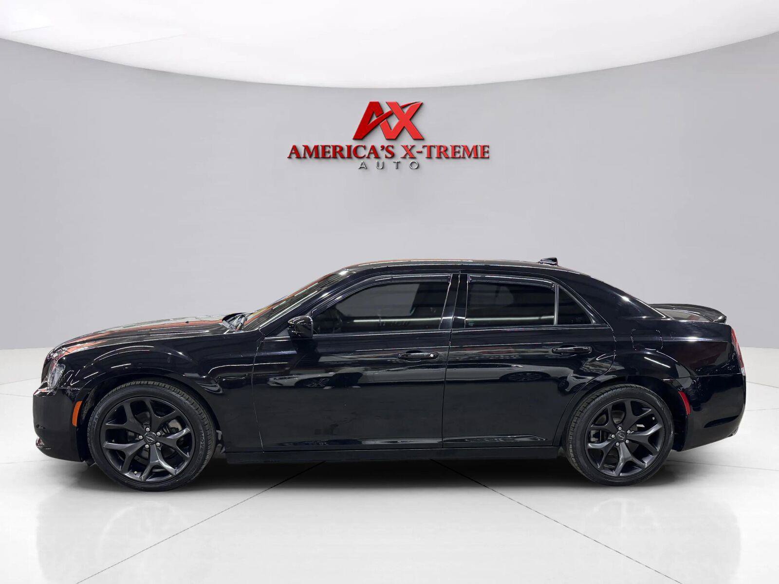 Used 2022 Chrysler 300 Touring w/ Sport Appearance Package RWD image 5