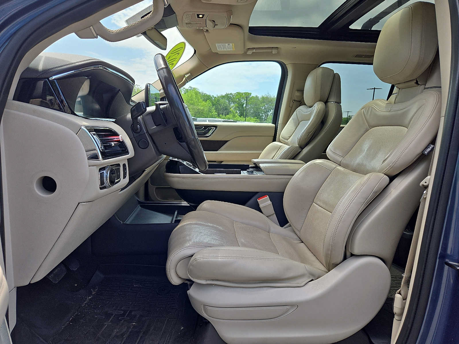 Used 2020 Lincoln Navigator Reserve w/ Luxury Package AWD/4WD image 13