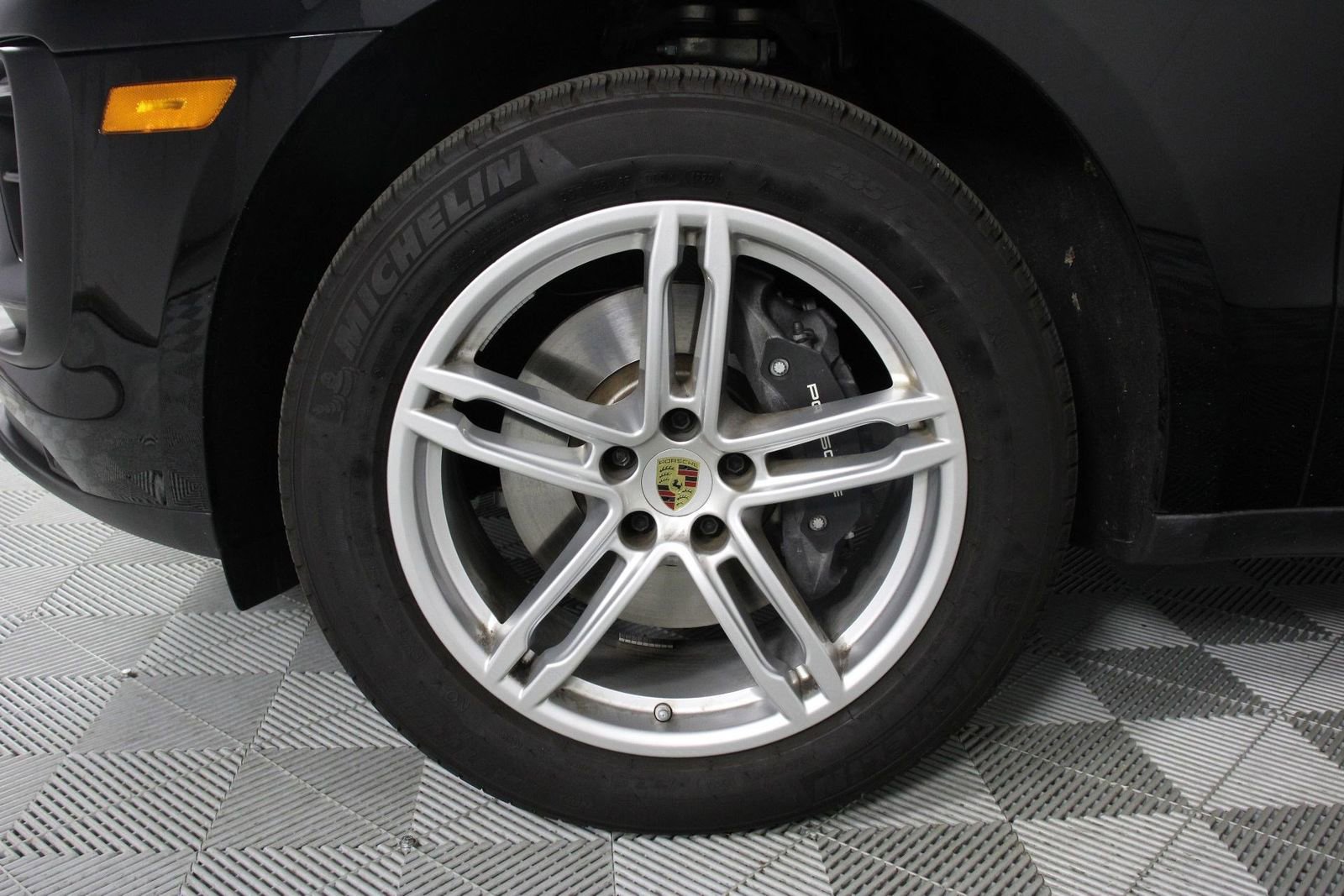 Certified 2025 Porsche Macan image 30