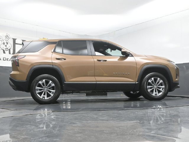 New 2027 Chevrolet Equinox LT w/ LPO, Floor Liner Package FWD image 31