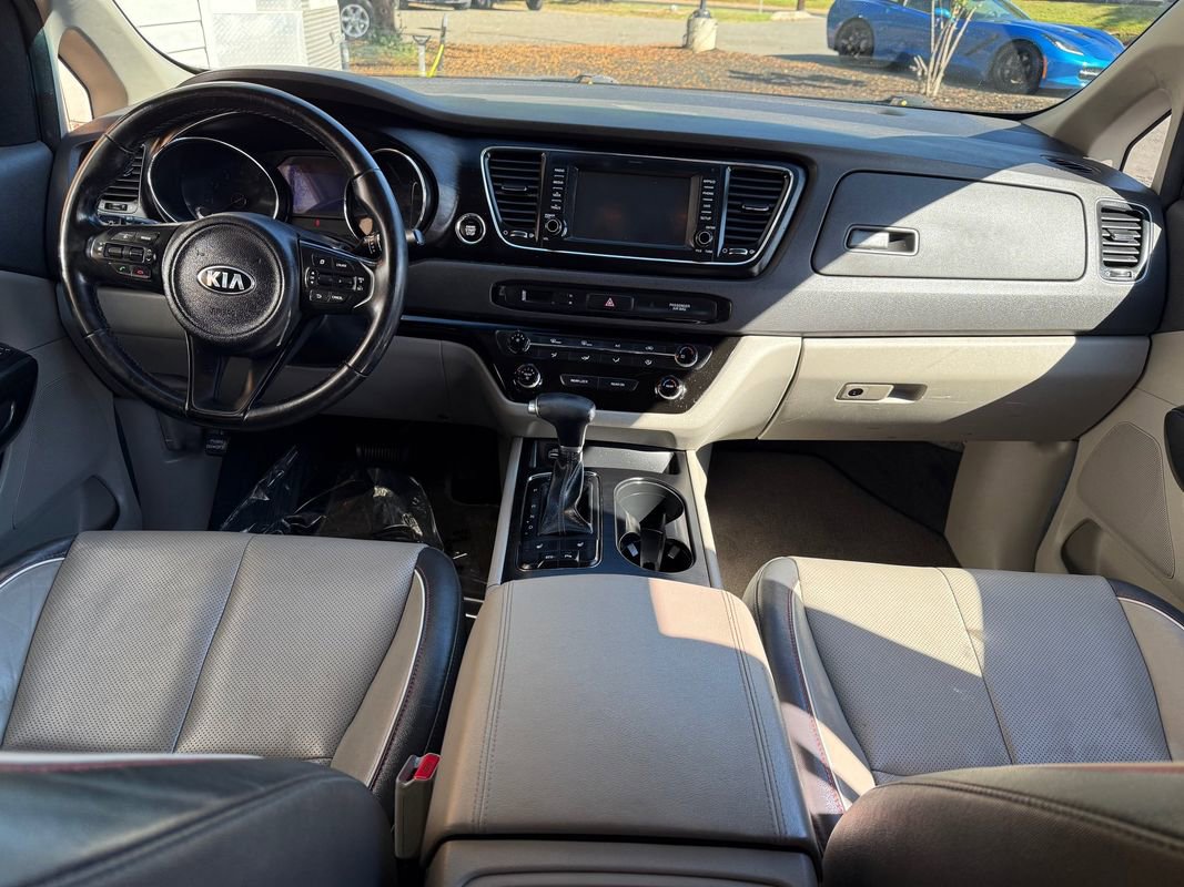 Used 2017 Kia Sedona LX w/ LX Essentials Premium Package image 16