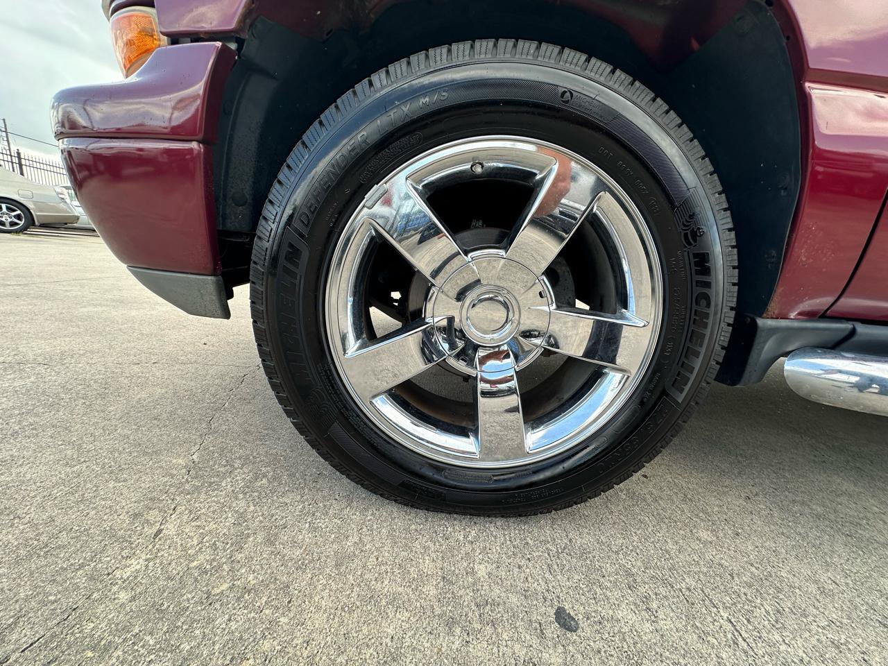 Used 2006 Chevrolet Suburban LTZ w/ Preferred Equipment Group AWD/4WD image 14