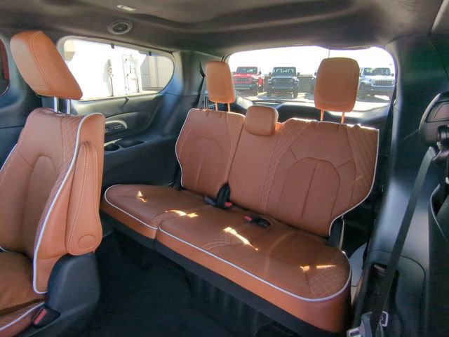 New 2026 Chrysler Pacifica Pinnacle w/ Trailer Tow Group image 16