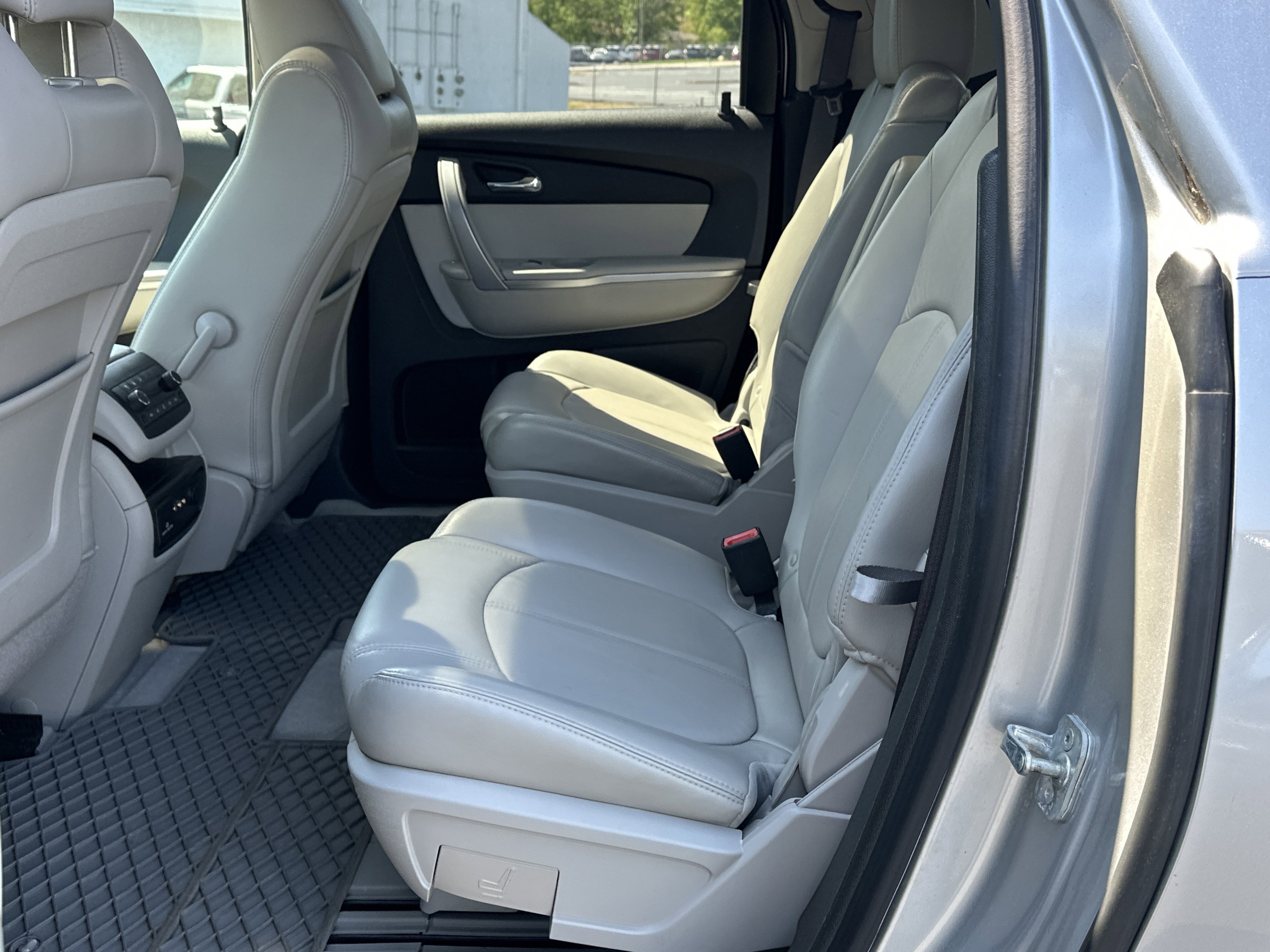 Used 2012 GMC Acadia SLT image 16