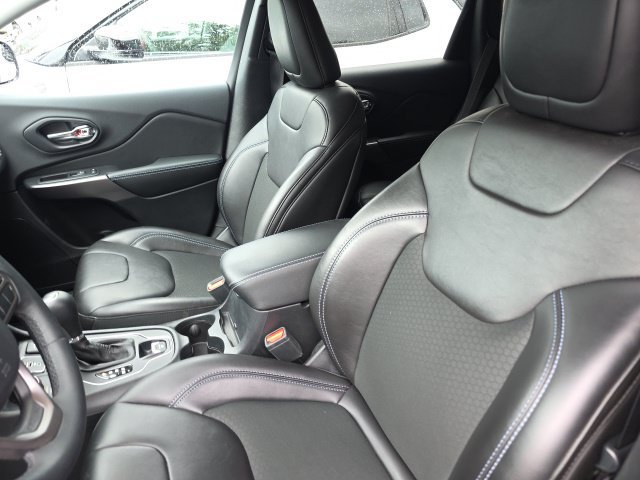 Used 2019 Jeep Cherokee Latitude Plus AWD/4WD image 9