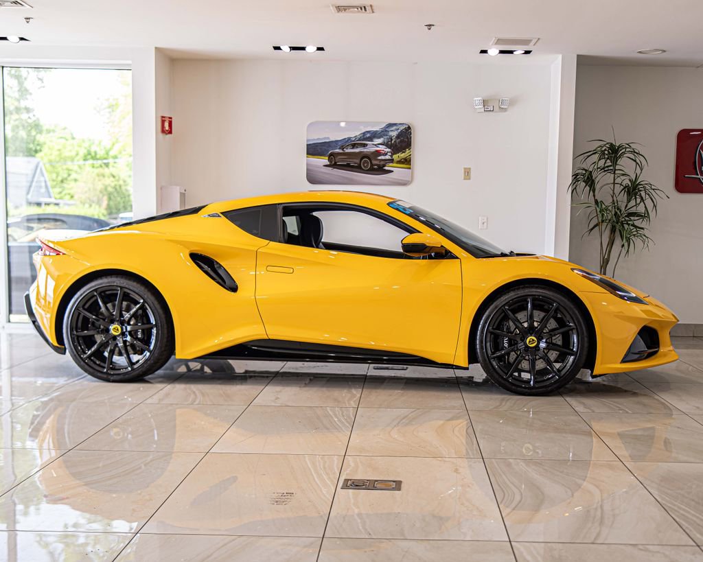 Used 2025 Lotus Emira RWD image 9