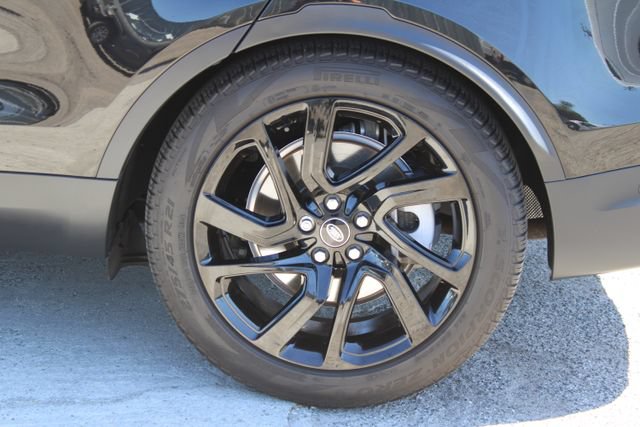 Used 2024 Land Rover Discovery S AWD/4WD image 6