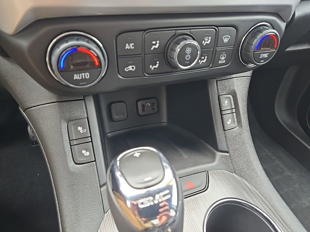 Used 2019 GMC Acadia SLT w/ LPO, Floor Liner Package FWD image 43