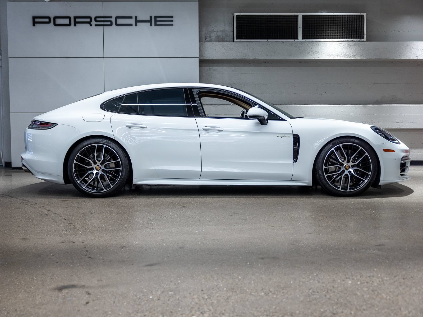 Certified 2023 Porsche Panamera 4S AWD/4WD image 9