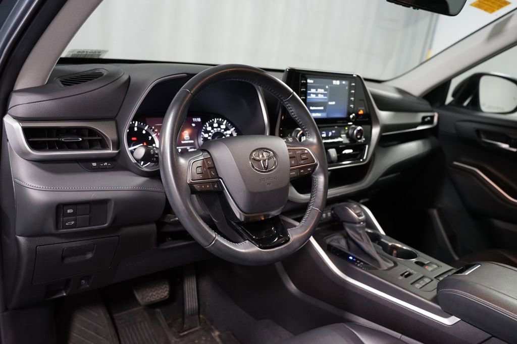 Used 2021 Toyota Highlander XLE image 7