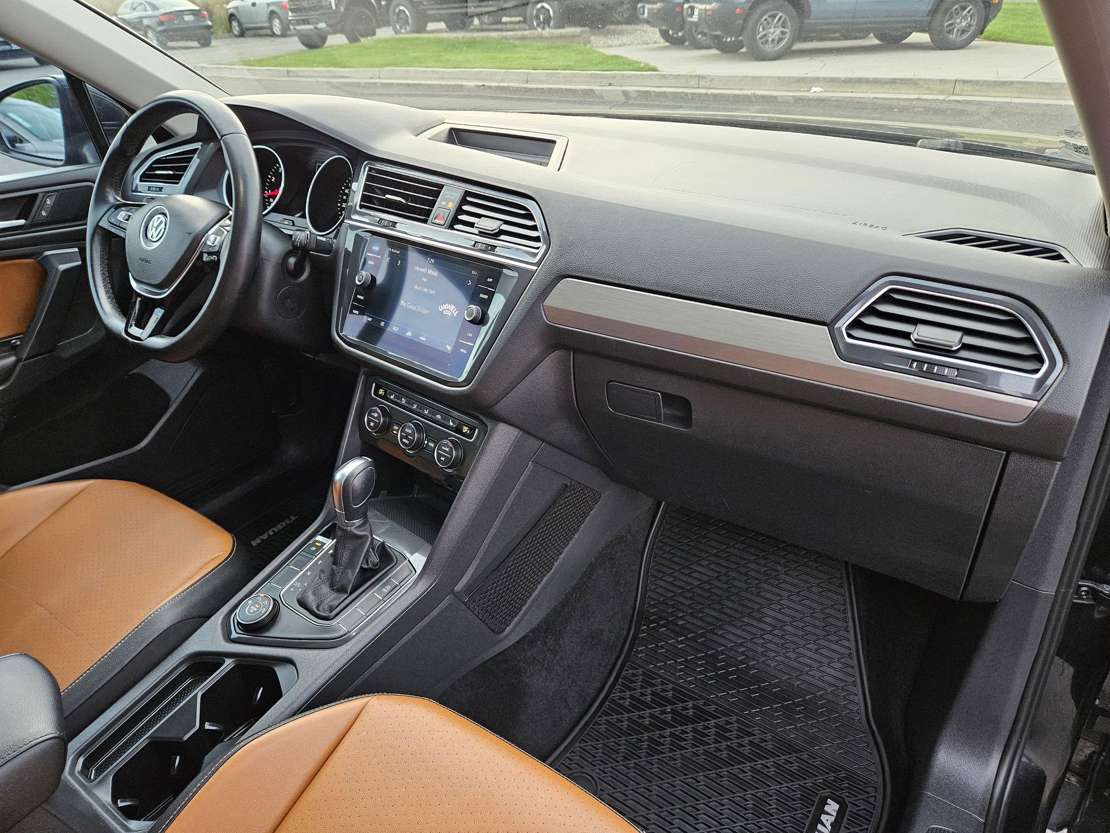 Used 2019 Volkswagen Tiguan SE image 34
