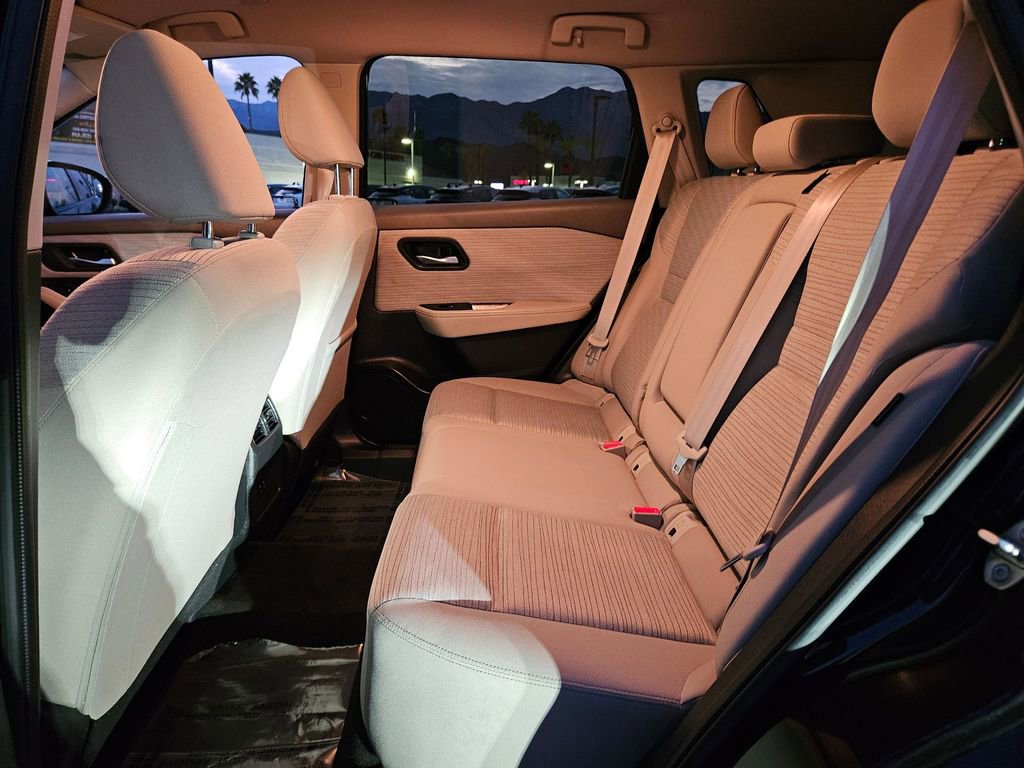 Used 2023 Nissan Rogue SV image 12